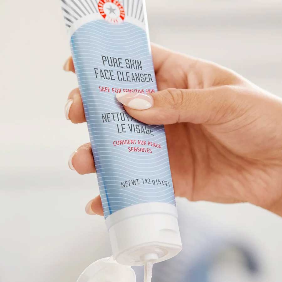 First Aid Beauty Pure Skin Face Cleanser - Gentle Hydrating Cleanser 142g
